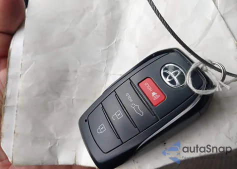 2024 Toyota Corolla Cross Xle из США, поврежденный, VIN 7MUDAABG8RV081151